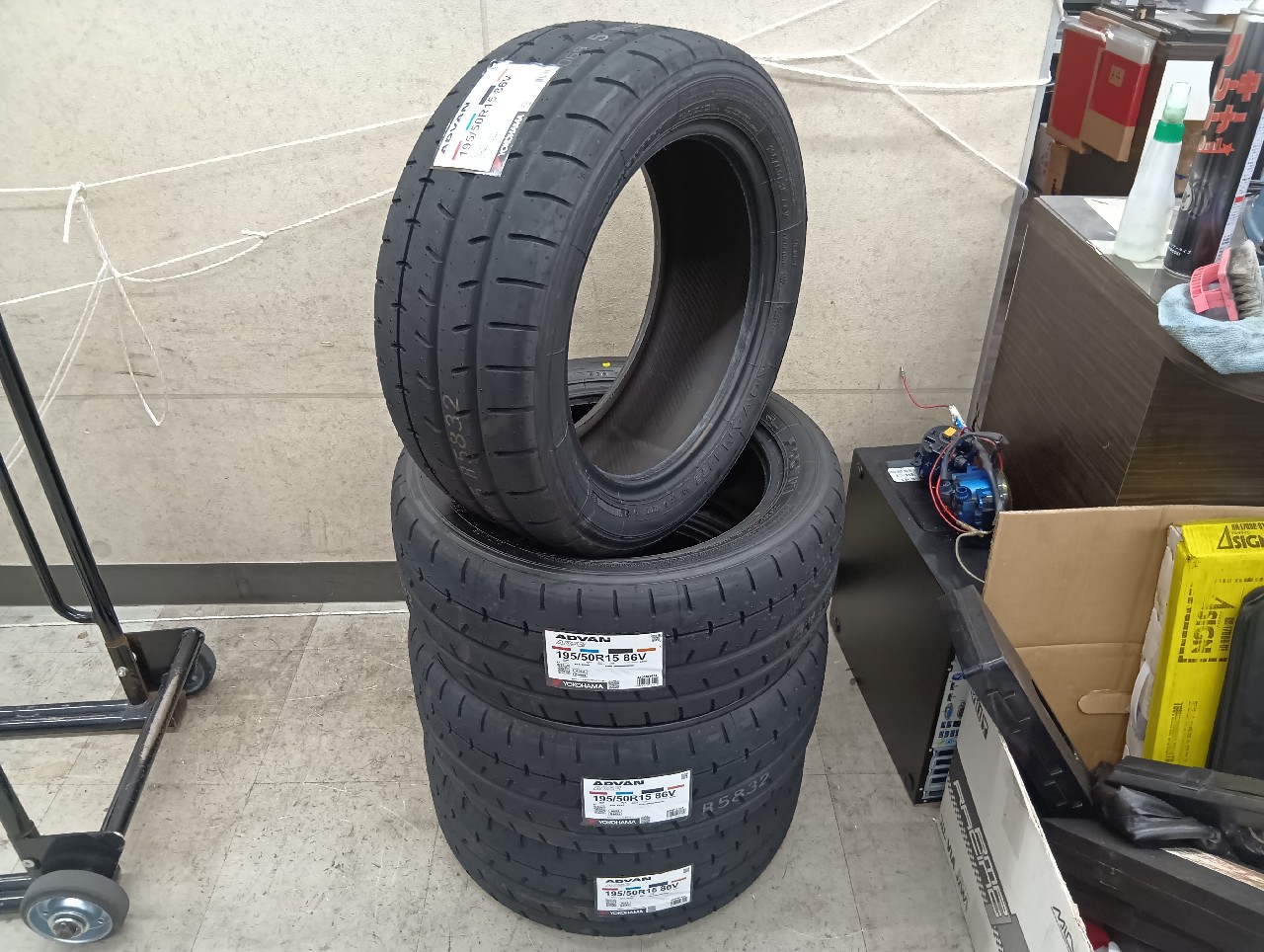 k*e様 24年 ヨコハマ　アドバン　A052 195/50R15インチ 2本 24年 ヨコハマ アドバンA052 195/50R15インチ 2本