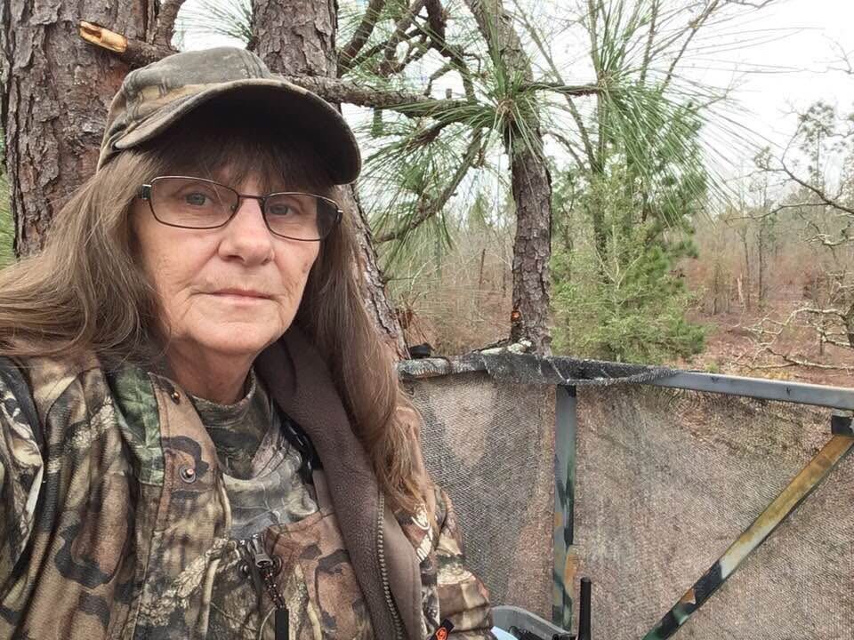 Out here for da first time this year ,, trying my luck on getting dat buck,, keep dat smile on and mugs up!❤️☕️☕️