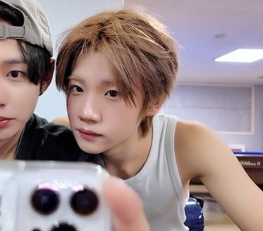 썸네일을 보는데 민소매라 놀랐어요