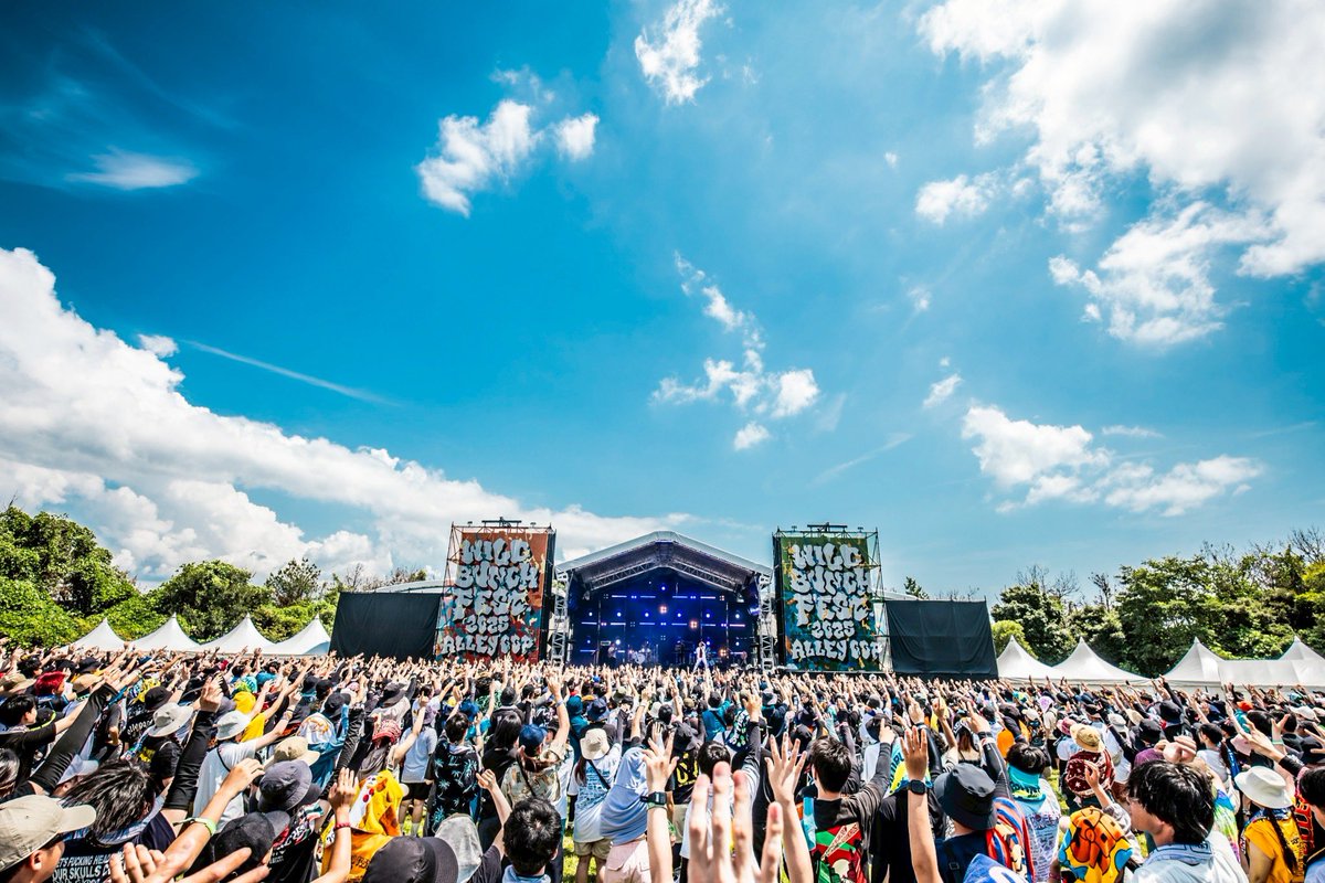 yappatakashi's tweet image. 本日は青春ヶ丘俊光サポート。
初のワイバン🎸

これまでのツアーやワンマンを経て、
青春ヶ丘ファンのみんなと作ってきたものが大勢の初見の方の目と耳に触れられた気がする！

8月も終盤、最高な夏の日をありがとう🔥

#WILDBUNCHFEST2025