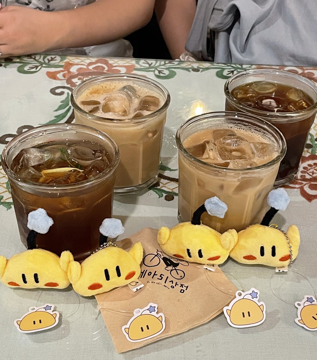 mmellonna's tweet photo. 빵사고 소품샵돌고
성심당문화원가서 더위식히고
에스닷가서 꿈돌이 행운부적 긁고
여행 끗. https://t.co/9PY9cDhki6