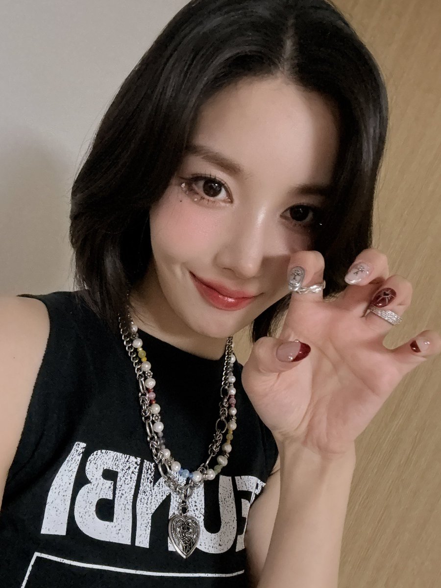 권은비 (KWON EUNBI) tweet media