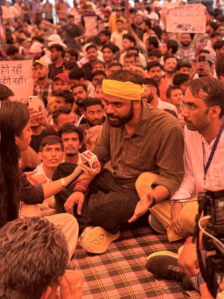 adityaranjan108's tweet image. अधिकार हमारा जन्मसिद्ध है…
हक़ की लड़ाई है अपना हक़ लेके मानेगे..
#ssc_job_chor