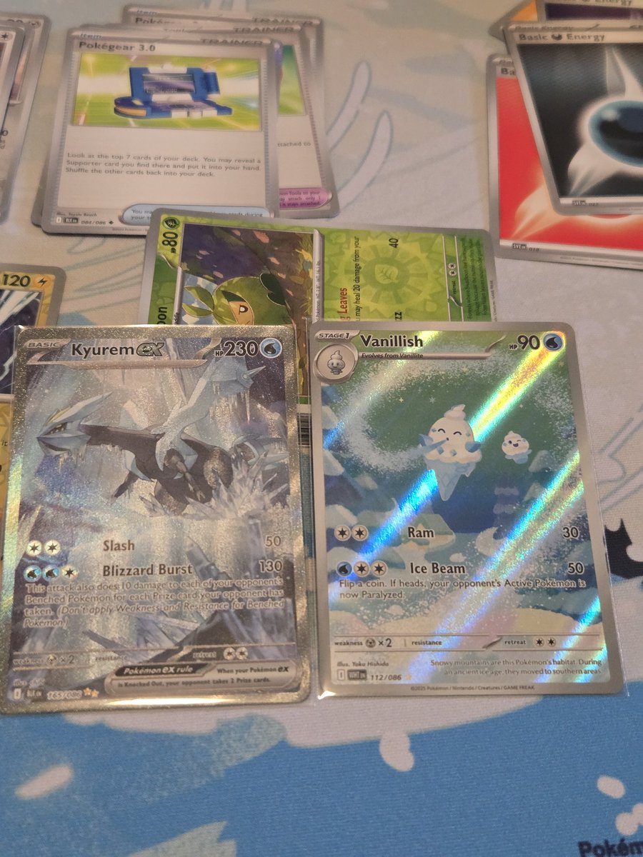 Josh (@puppyboynova) on Twitter photo Split some booster bundles with my wife, she hit pretty good π
#pokemon #kyurem Split some booster bundles with my wife, she hit pretty good π
#pokemon #kyurem