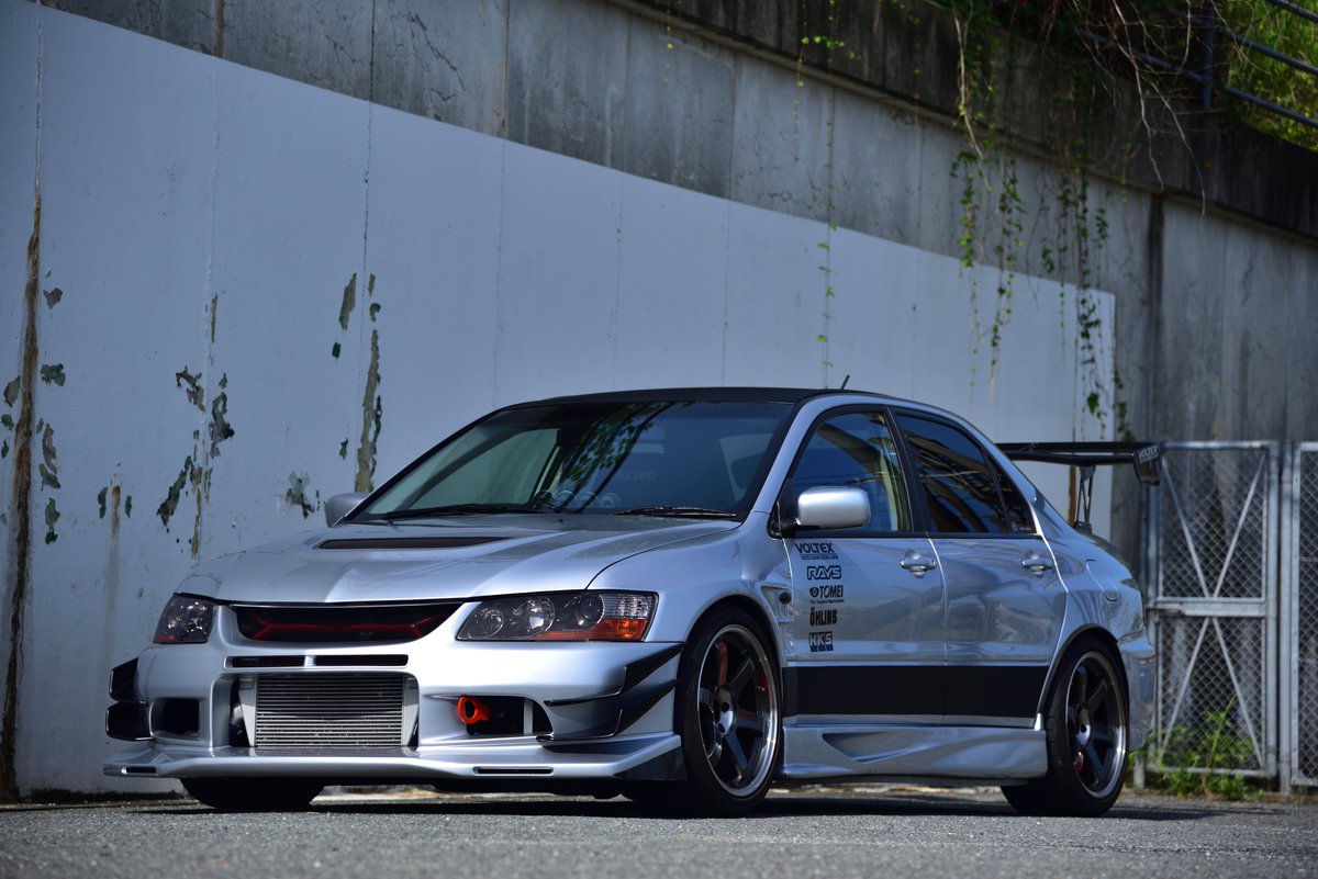 #格好良い三菱ランサーの画像を無言で貼る