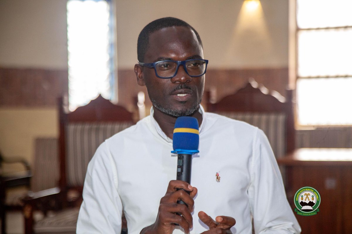 Another fruitful week in the bag for Akuapem South!
📌Tuesday: Participated in a key stakeholder meeting on the resumption of work on the Kitase–Berekuso–Kwabenya road. The good news? The contractor returns next week to begin remedial works, with full construction restarting in