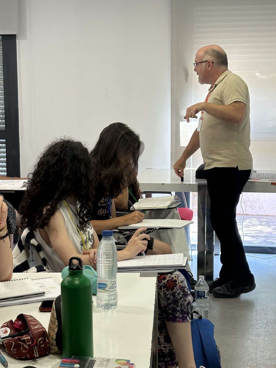 CulturaClasicaC's tweet image. Seguimos a tope con el #CAELVMXI. Casi 170 personas nos hemos reunido estos días con el calor de Madrid para celebrar nuestro amor por la lengua latina. 🌞
Hoy estamos desde las 9 de la mañana en las aulas aprendiendo con nuestros magistri y magistrae. 😍
#CAELVM2025