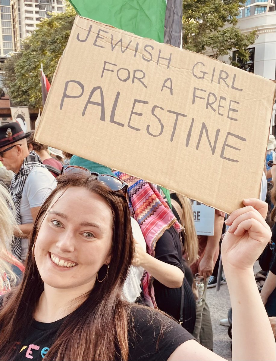 Massive outpouring of support in BNE today for #FreePalestine. The vibe was a collective outcry of empathy with a very healthy dose of outrage. Sanction Israel now. Stop the killing and killing.