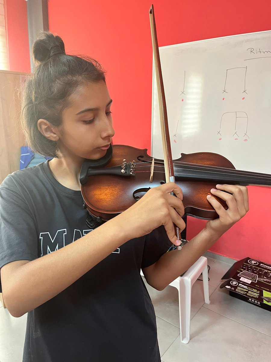 Yazın notaları 🎶 #gsbyazokulları  😍

GSB yaz kulüplerinde keman eğitiminin tadını çıkarıyoruz✨Yazın en güzel notaları, en keyifli anları... 🎻

@oa_bak 
<a href="/gencliksporbak/">Gençlik ve Spor Bakanlığı 🇹🇷</a> 
@gsbgenclik