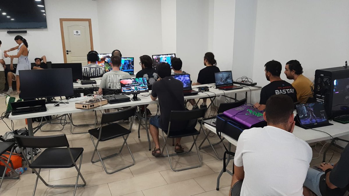 Pues la tercera KDD acabamos siendo mas de 20 personas, un poco caótico con dos torneos y desgraciadamente se comió demasiado las freeplays pero sin duda, se volverán hacer cositas.