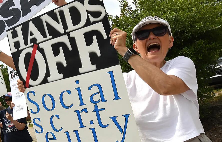 MarioNawfal's tweet image. 🇺🇸 SOCIAL SECURITY: THE “RETIREMENT PLAN” THAT ISN’T

Social Security has been spending more than it collects for years and its trust fund is projected to be depleted by the mid-2030s. 

When that happens retirees will see a 24% across-the-board cut in benefits.

The setup is