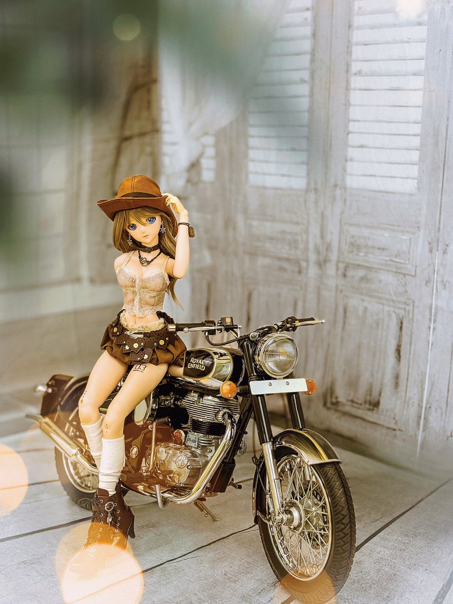 カウガール🤠は
バイク🏍️という名の
馬🐎も乗りこなせるんだよ*⸜(* ॑꒳ ॑* )⸝*

 #mikiki服
#巡音ルカ 
#ドールとバイク
#うちのこかわいい
