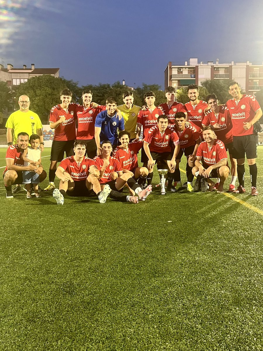 Celebrar siempre está bien. Y, en nuestro caso, más aún, con un proyecto renovado casi en su integridad. 
Fue un placer visitar Castellbisbal; esperamos poder ser tan buenos anfitriones como lo fue la <a href="/uecastellbisbal/">uecastellbisbal</a>.
#SentimientoMontsant #SomosBadalona #3cat10