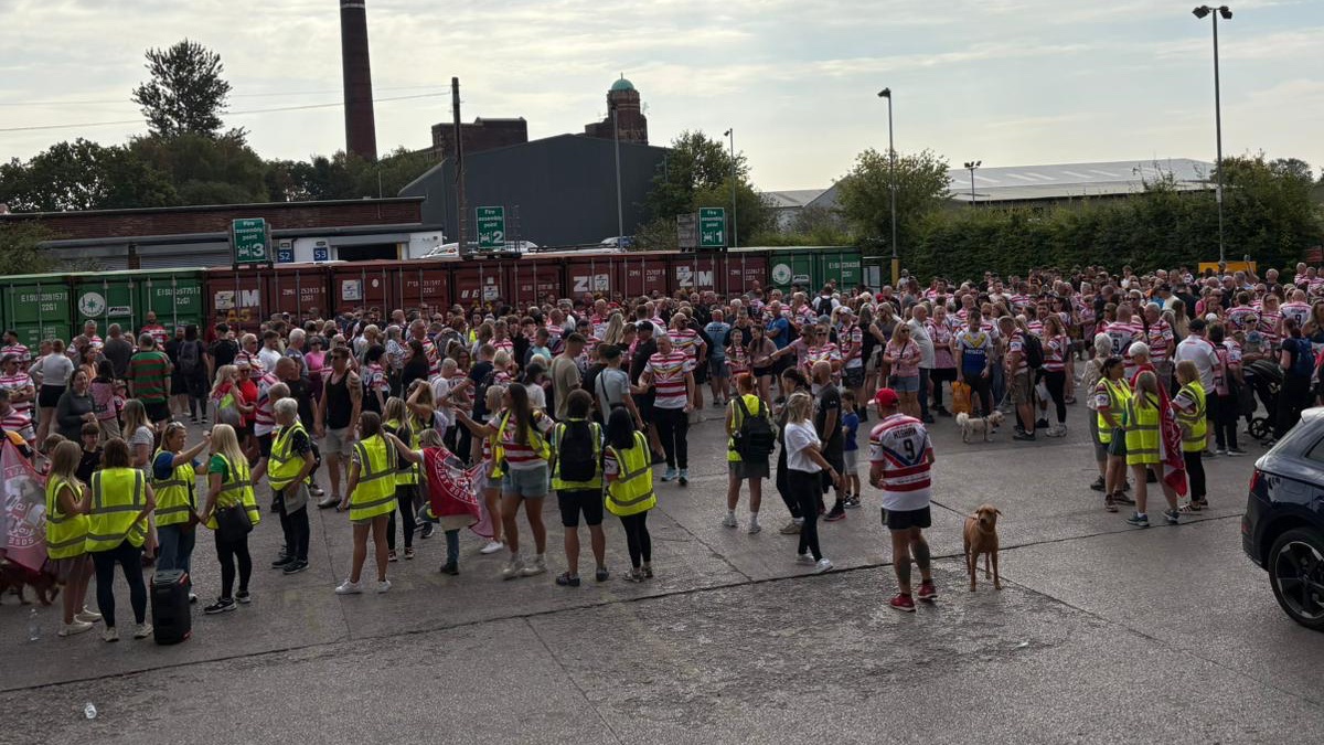 LeighLeopardsRL's tweet photo. He's one of our own.

Amazing to see so many people out showing support for Mickey.

Donate to support Mickey Higham's fundraiser: https://t.co/Sa7U22MLqo