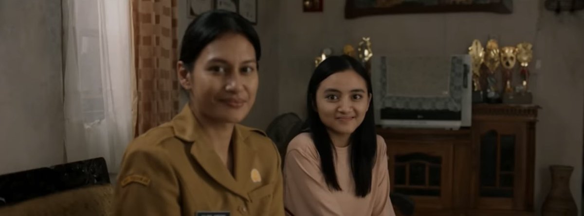 RestuPa71830152's tweet photo. KISAH PILU SEORANG GURU HONORER YANG HENDAK DITUMBALKAN DEMI KEBENGISAN PARA ELIT YANG HAUS AKAN DARAH!!

(Membaca ini bikin kalian tahu betapa berbedanya tujuan dari seseorang sesuai tingkatannya) https://t.co/MWzJvPdLB4