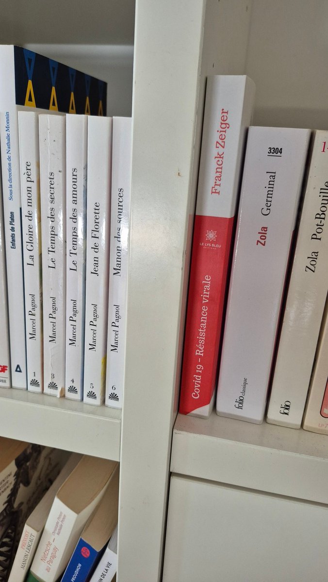 Dr Jérôme Guison (@guisonjerome) on Twitter photo J'ai fait du rangement dans la bibliothèque. Saurez vous repérer l'intrus parmi ces géants de la langue française ? <a href="/Franck20270/">ZEIGER Franck</a> m'a bloqué malheureusement 🤭 J'ai fait du rangement dans la bibliothèque. Saurez vous repérer l'intrus parmi ces géants de la langue française ? <a href="/Franck20270/">ZEIGER Franck</a> m'a bloqué malheureusement 🤭