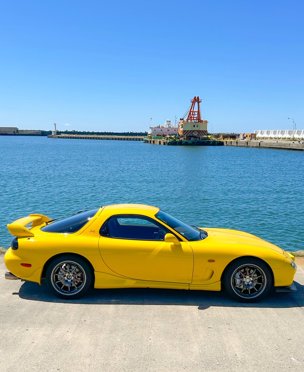 simaRX7_fd3s's tweet image. 快晴だったので少し遠出して海辺ドライブしてきました！
サンバーストイエローが眩しい！
