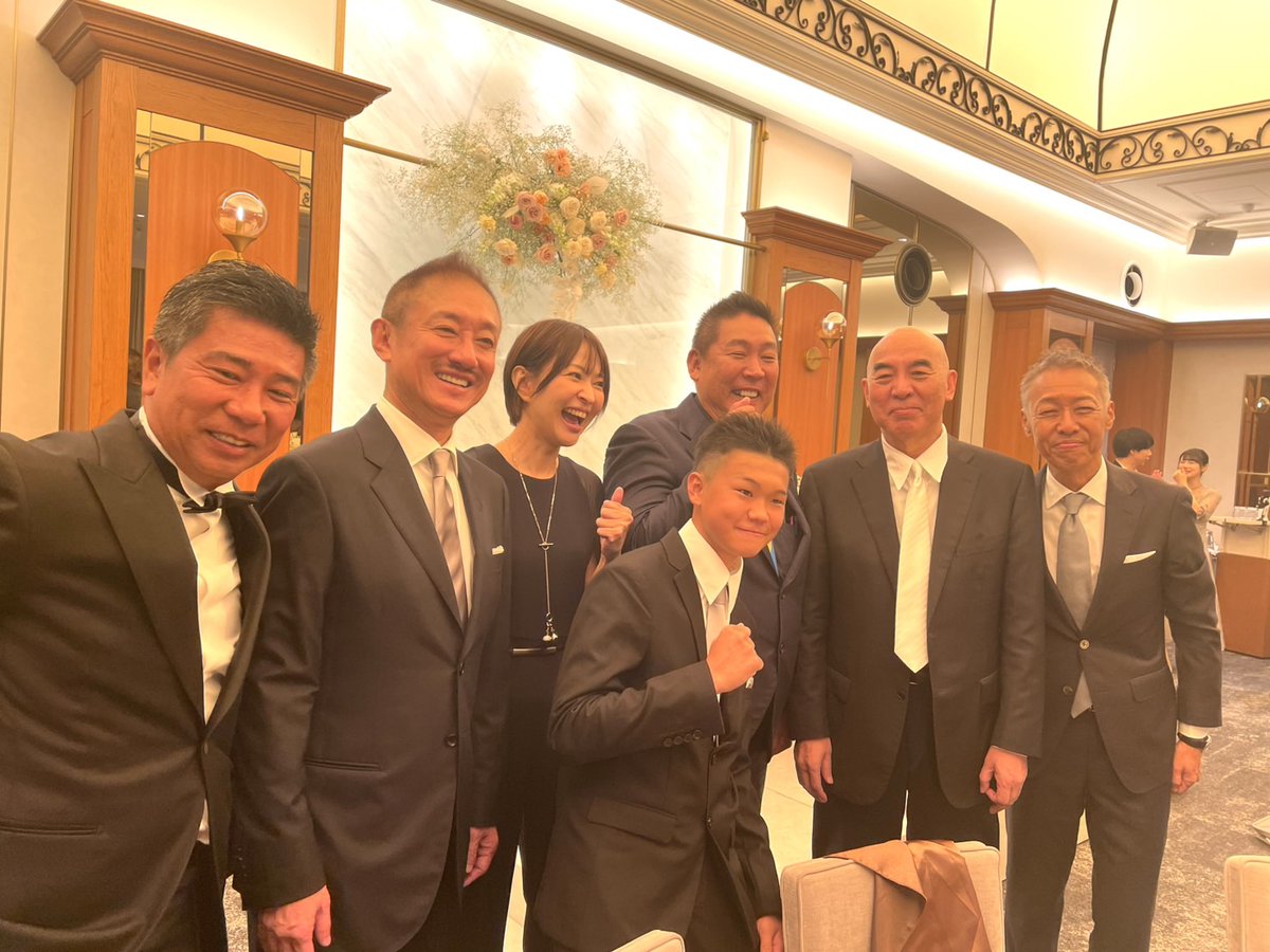 そして
まあまあ
濃いメンツです

隣のゲストから
「炎上テーブル」
と呼ばれました