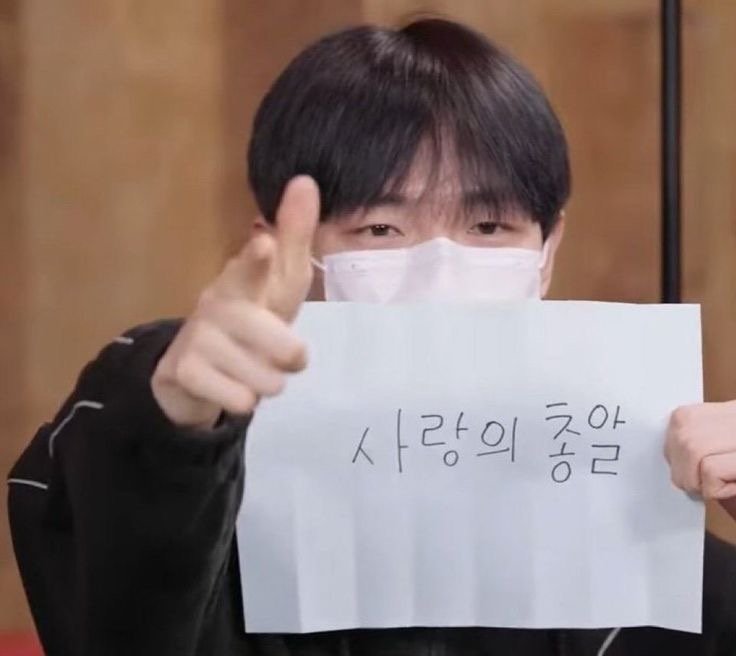 후기를 쓰기 위해
카스쿨만을 기다려왔습니다💦

이런 이벤트 당첨된 게 처음이라
그냥 하염없이 감사했는데...
그 외에도 너무 친절하시고
받은 헤어커치프도 너무 예뻐서
감동 백만번 받았습니다🥹

퀄리티가 장난 아닙니다...
사실 저희 어무니께서 더
탐내셨어요😁