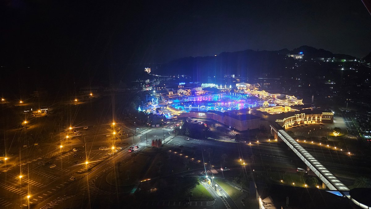 本日はラグーナテンボスへいってきました🌴👙
観覧車からの景色がきれいです✨️