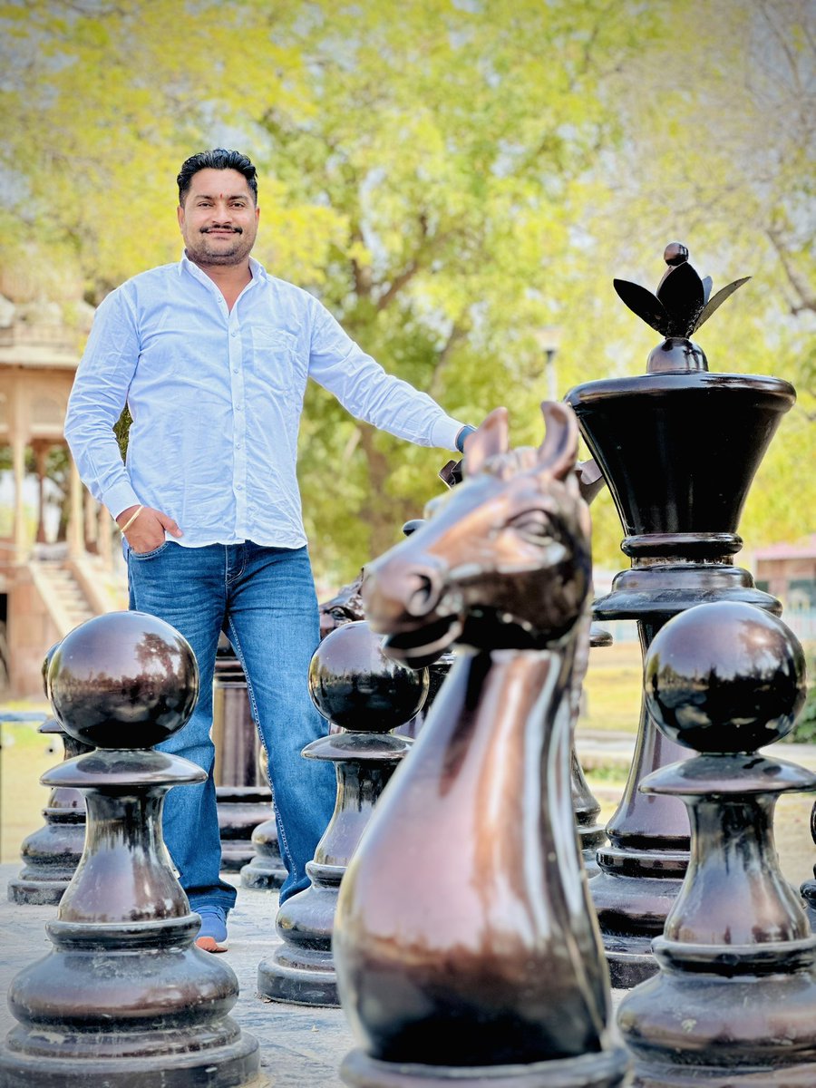 संघर्ष करना मेरे लिए नया नहीं है,
मैं किसी भी मोड से नई शुरूवात कर सकता हूं।।

#tolaramsiyag