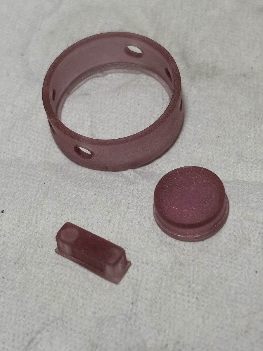 オリオン2
新たにパネル作ってみたよ

ランダムで荒い凹凸つけたんだが、
ぶっちゃけ気持ち悪いテクスチャーw

あ、ついでにエアフロリングも自作。
ボタン、エアフロリングを同色にしたら
オシャレ度アップよねー