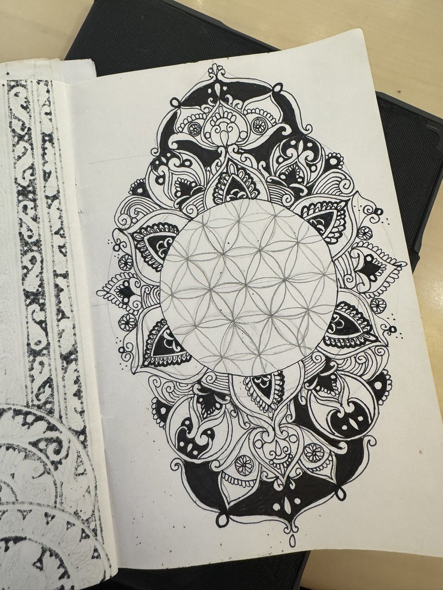 fertena1's tweet photo. Zentangle the pain 🖤✨🤍 https://t.co/ZJwUlZgHX2