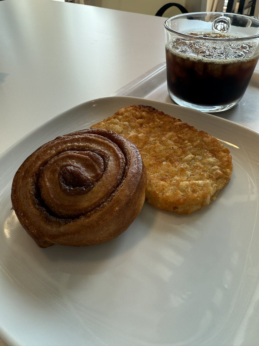 IKEA で朝食🥞
100円という値段にびっくり‼️