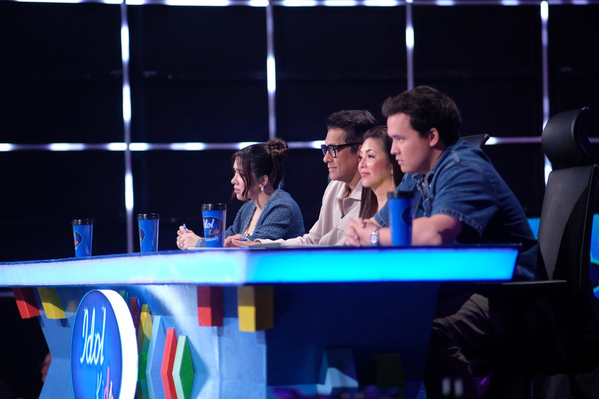 idolphilippines's tweet image. A song with a beautiful and timely message ang ibinida ni Ayen ngayong Midrounds! #IdolKidsPHChosen3 🎙️💙🤍

#IdolKidsPhilippines
#IdolKidsPH
#IdolPhilippines