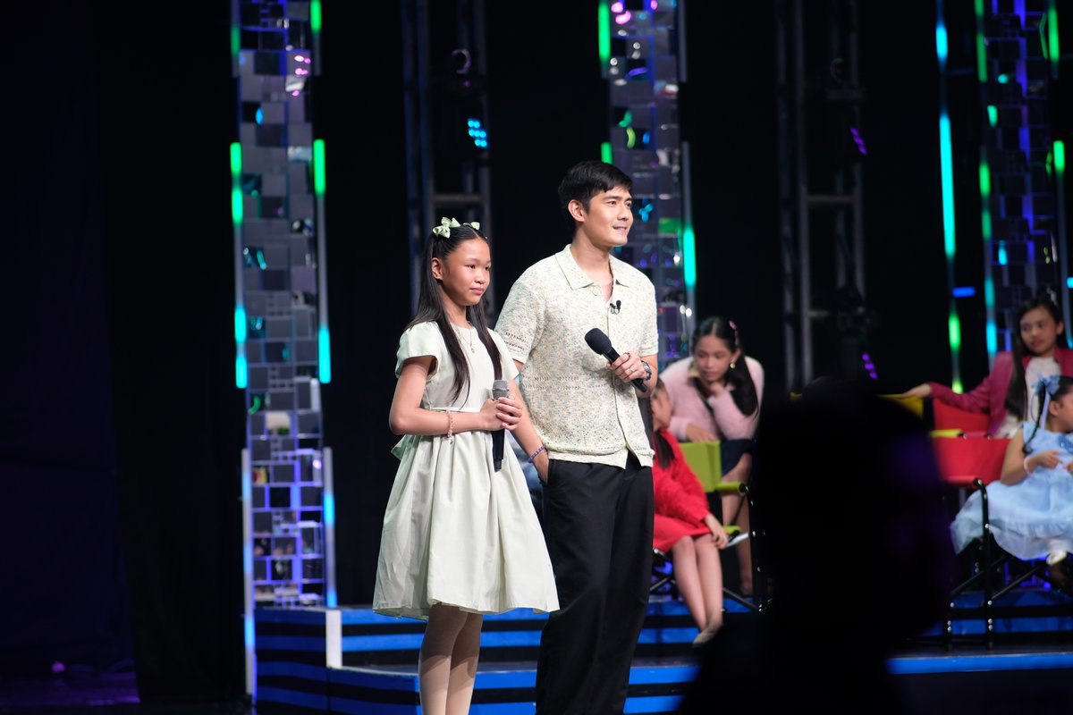 idolphilippines's tweet image. A song with a beautiful and timely message ang ibinida ni Ayen ngayong Midrounds! #IdolKidsPHChosen3 🎙️💙🤍

#IdolKidsPhilippines
#IdolKidsPH
#IdolPhilippines