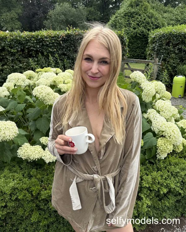 Hi guys😘 👉 selfymodels.com/model/siswet-e…

#siswet #siswet19