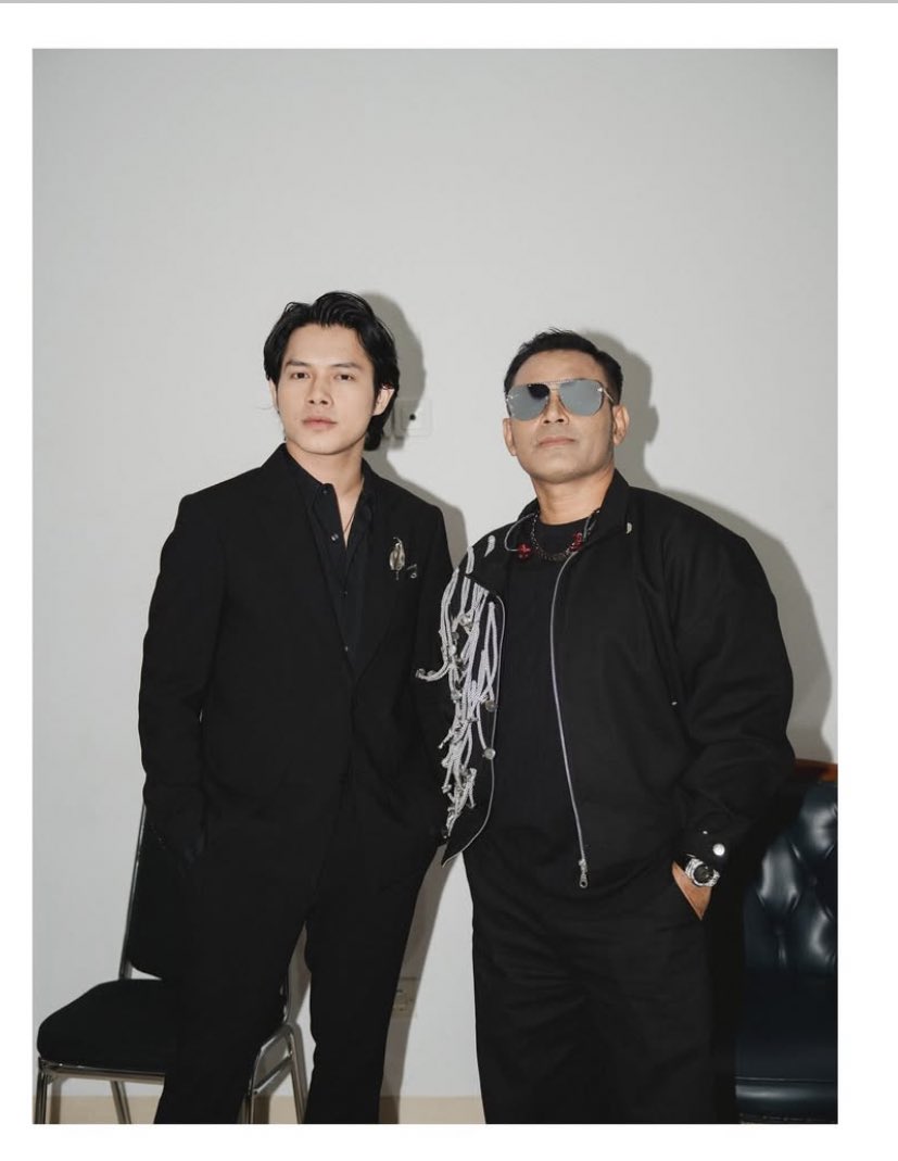 rony bersama 2 orang yang juga berpengaruh besar diperjalanan karirnya diindustri ini🫶🏻
bang jude yang menyelamatkan semasa perjuangannya, terus ketemu mas andi yang membantu membuka banyak peluang keren❤️‍🔥
