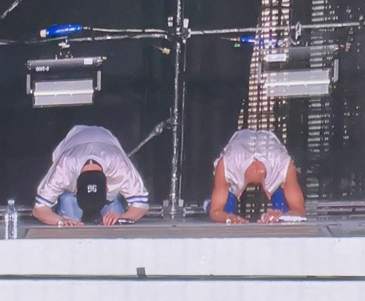 250824 호우콘 in 광주

기다릴게 걱정말고 몸 건강히 잘 다녀와
덕분에 끝까지 재밌게 놀았어 또 놀자 또 만나자
꼭이야!