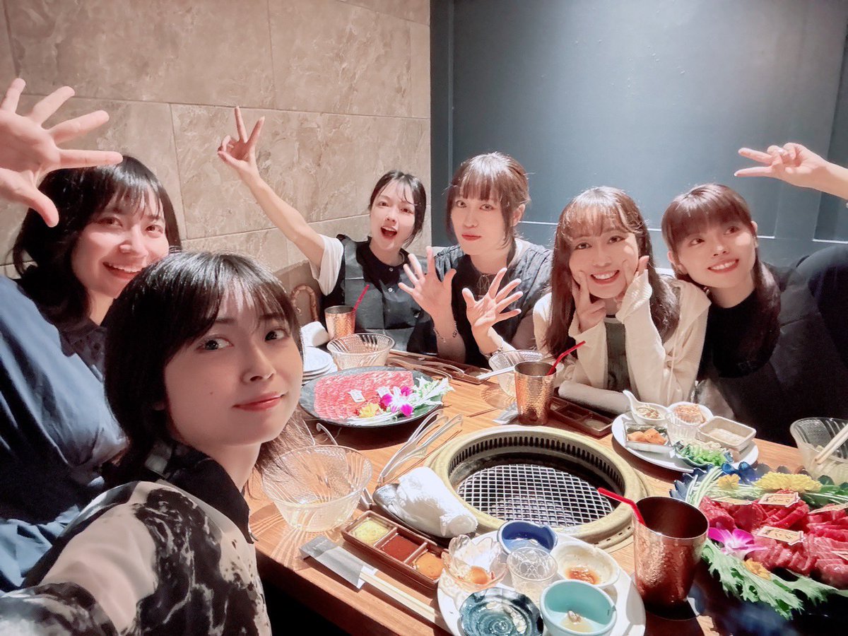 松田颯水 (@dapanda323) on Twitter photo 我からの土産話だよ。
ステゴ一族で肉を食べました。
少食な我の分まで、みんなガンガン食べてくれて気持ちよかったなぁ。今度は油少ないものも食べに行ってくれるって。ふふ。 我からの土産話だよ。
ステゴ一族で肉を食べました。
少食な我の分まで、みんなガンガン食べてくれて気持ちよかったなぁ。今度は油少ないものも食べに行ってくれるって。ふふ。
