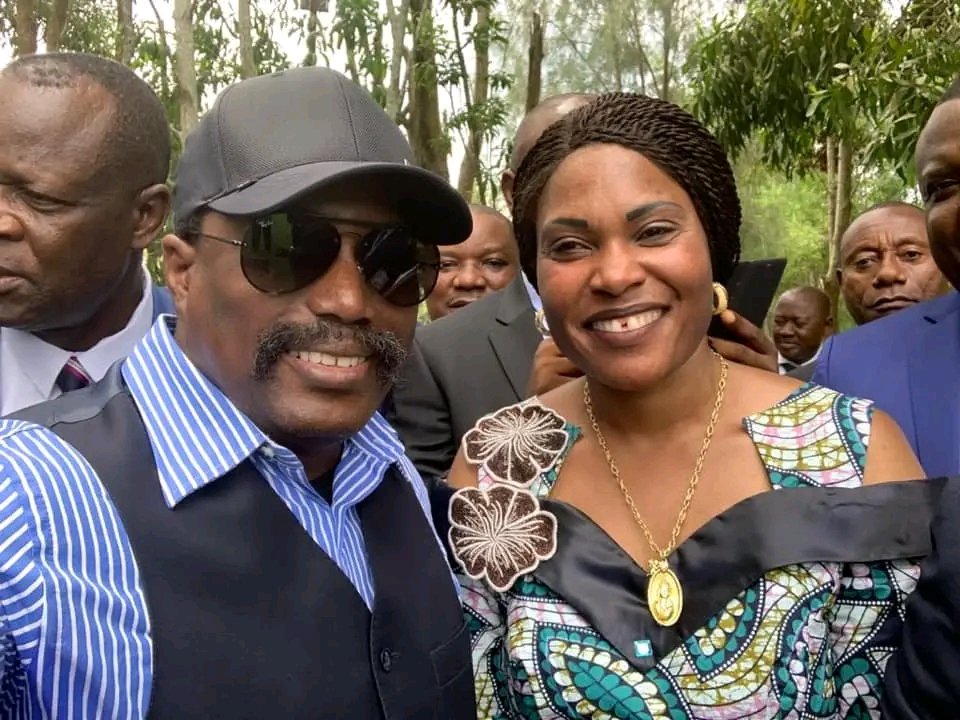 Sony Ndjeka (@ndjekasony) on Twitter photo La fille aînée de l’Union sacrée, madame <a href="/FifiMasukaSaini/">Fifi Masuka</a> soutient-elle la condamnation de <a href="/drcJosephKabila/">Joseph Kabila K</a> ?
Juste une question ! La fille aînée de l’Union sacrée, madame <a href="/FifiMasukaSaini/">Fifi Masuka</a> soutient-elle la condamnation de <a href="/drcJosephKabila/">Joseph Kabila K</a> ?
Juste une question !