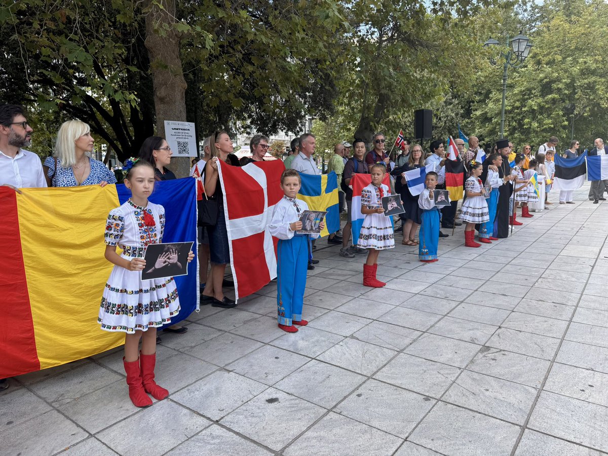 PLinGreece's tweet photo. @PLinGreece joined today the 🇺🇦 community at #Syntagma Square to mark 34 years of Ukraine’s independence and reaffirm our solidarity against Russian aggression. 
United by shared values and hope for a peaceful future. Wishing our friends a proud Independence Day. @UKRinGRC https://t.co/z6VoGGoV2w