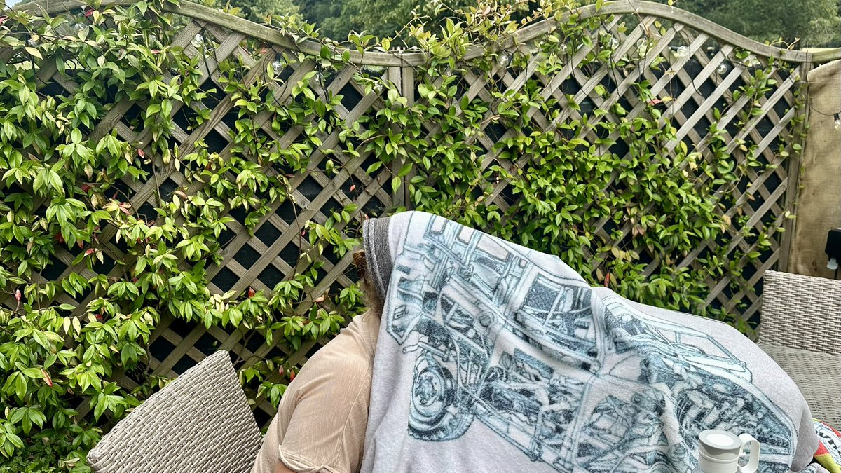 When it’s too nice to be indoors but you have to work and don’t own a laptop shade…