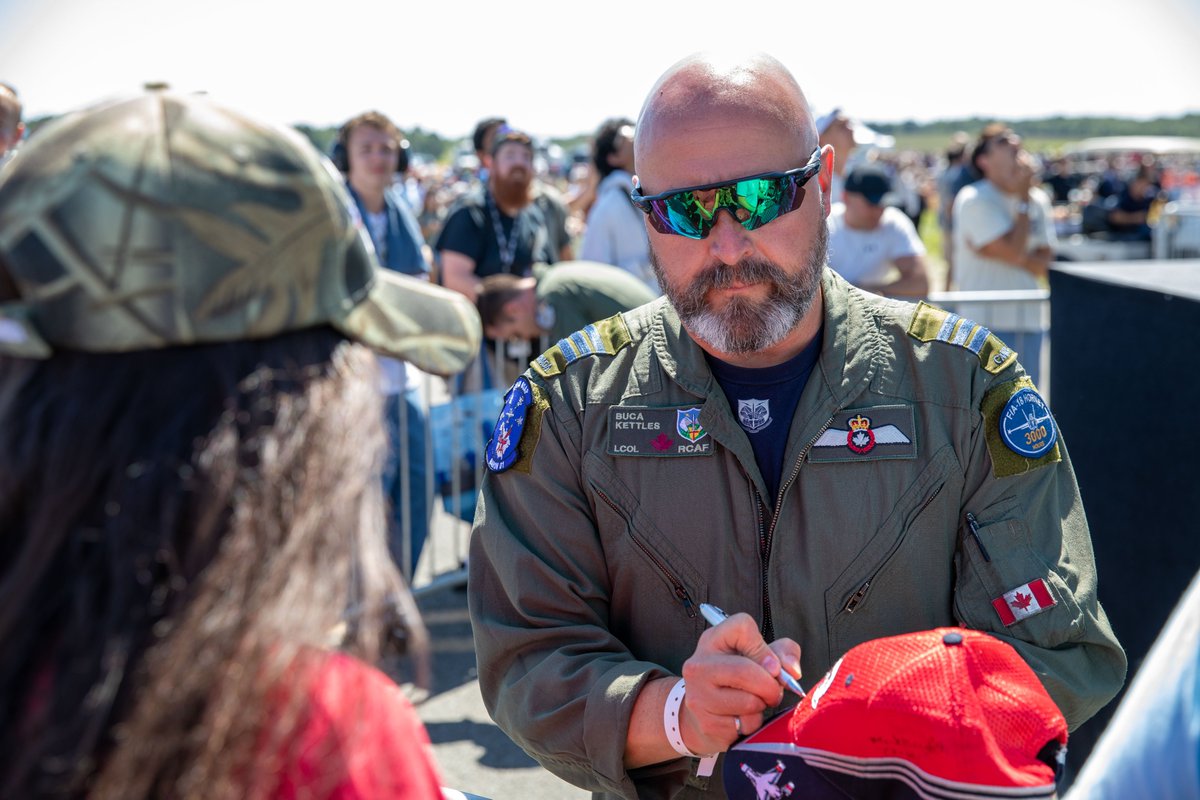 NORADCommand's tweet image. What an incredible weekend at the #AirDotShow in Orange County, NY! 🇺🇸✈️

Our #NORAD team had an amazing time showcasing  live-fly demos of how we enforce Temporary Flight Restrictions under Operation #NOBLEEAGLE.

The energy from the crowd was fantastic, and we’re grateful for…
