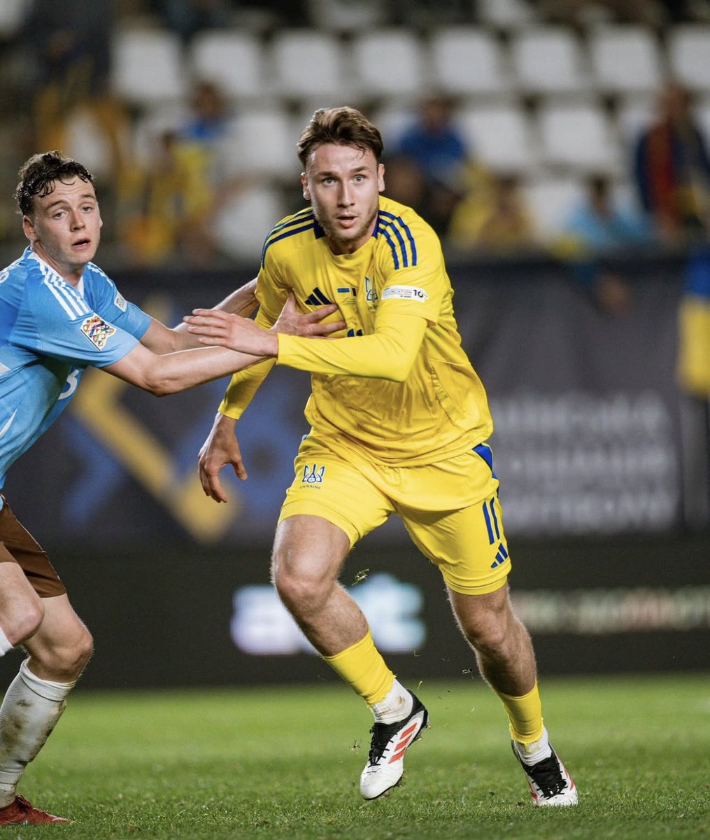 Nil Solà (@nilsola10) on Twitter photo 🚨💣 El desig del <a href="/GironaFC/">Girona FC</a> pel davanter és VLADYLAV VANAT, futbolista ucraïnès del Dinamo de Kiev.
Hi ha alternatives i no és una operació senzilla, però es vol una inversió important.
Números molts i molt bons, una operació estil Dovbyk.
<a href="/carrusel/">Carrusel Deportivo</a> / <a href="/QueThiJugues/">Què T'hi Jugues</a> 🚨💣 El desig del <a href="/GironaFC/">Girona FC</a> pel davanter és VLADYLAV VANAT, futbolista ucraïnès del Dinamo de Kiev.
Hi ha alternatives i no és una operació senzilla, però es vol una inversió important.
Números molts i molt bons, una operació estil Dovbyk.
<a href="/carrusel/">Carrusel Deportivo</a> / <a href="/QueThiJugues/">Què T'hi Jugues</a>