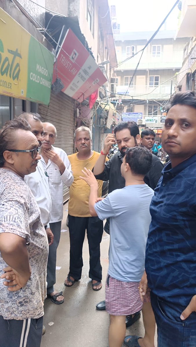 ManishChadhaBJP's tweet image. आज वार्ड पहाड़गंज के ARP क्वाटर मोतिया खान एवं आर्य नगर मुल्तानी ढांडा पहाड़गंज में आम जन लोगो की समस्यायों को सुना, सभी ने अपनी समस्याओं से अवगत कराया 
सभी की समस्याओं को सुनते हुए उनके जल्द से जल्द समाधान हेतु आवश्यक निर्देश दिए