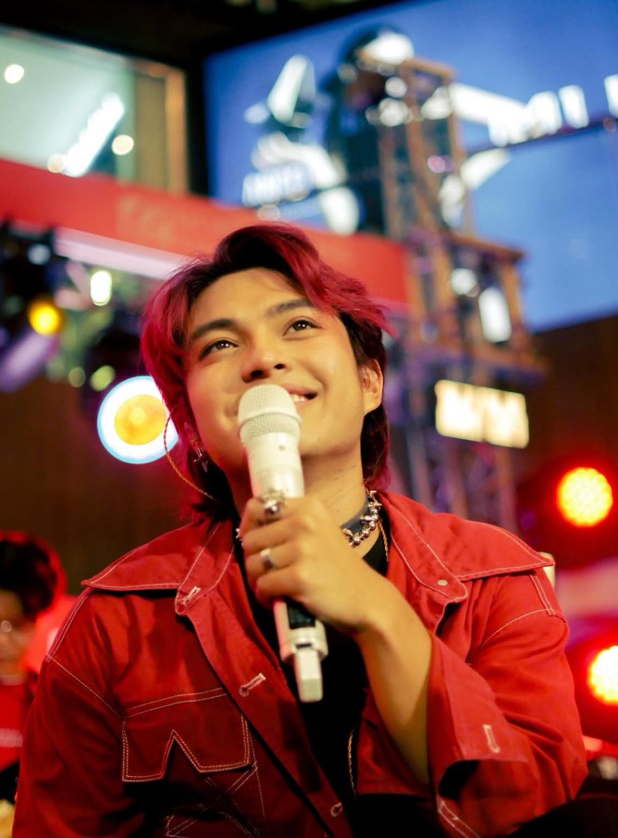 he looks so dreamyyy <a href="/gianbernardino_/">gian</a>🥹