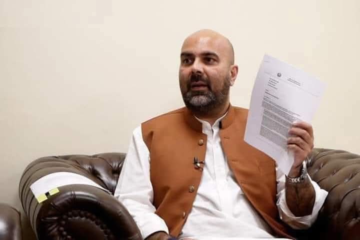 سابقہ وزیر خزانہ KPK تیمور جھگڑا کھل کر سامنے آگئے۔ 20 کروڑ کے بدلے وزارت کی آفر ہوئی ۔ 
عمران خان نے میرا نام خیبر پختونخواہ وزیرخزانہ کے لئے فائنل کیا تھا مگر 20 کروڑ  دینے سے انکار کرنے پر علی آمین گنڈا پور نے میرا نام فائینل لسٹ  سے نکال دیا 
وزارت دینے کے بدلے مجھ سے 20 کروڑ