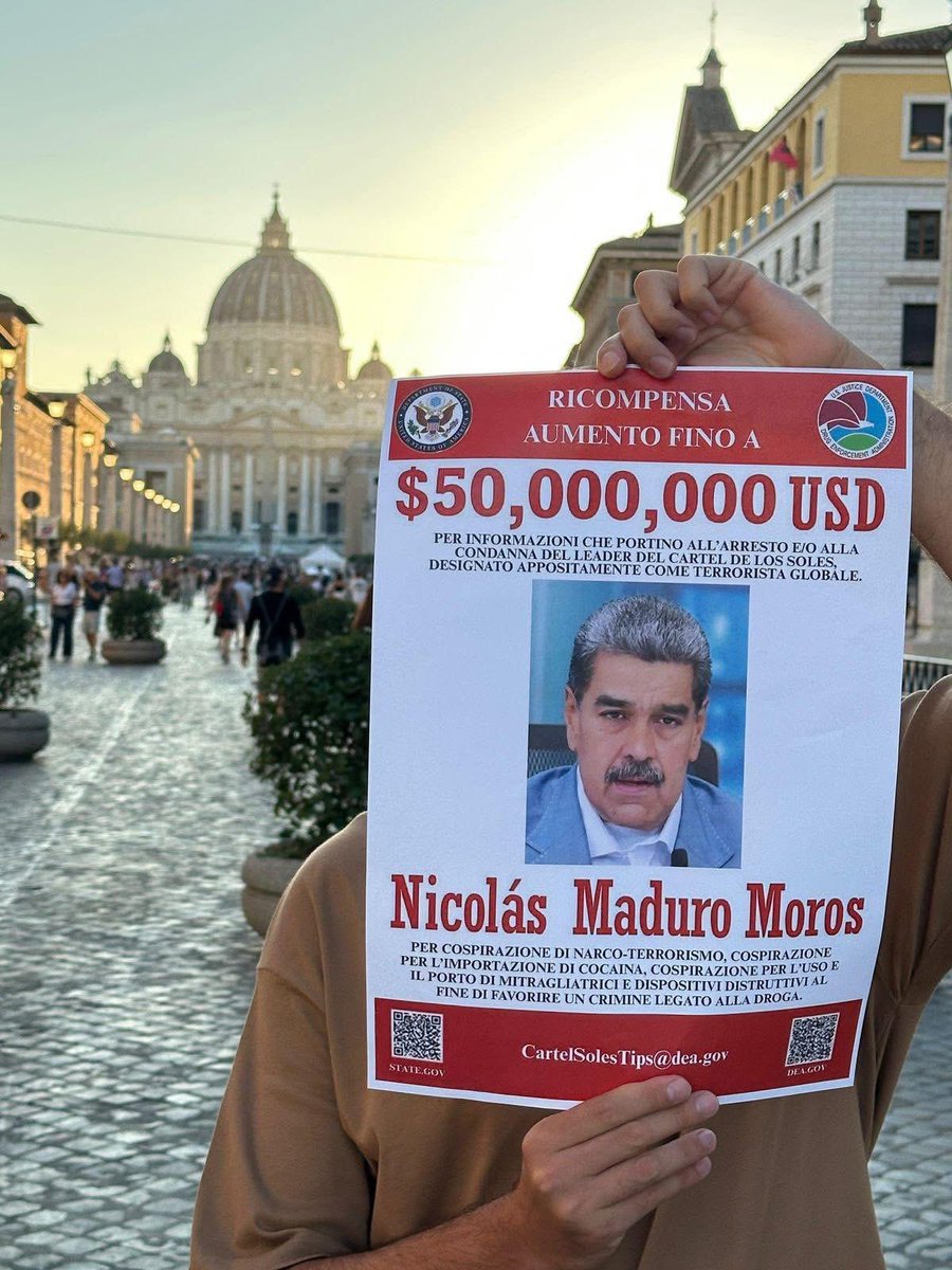 DIFUNDELOYA's tweet image. 🚨 ¡ÚLTIMA HORA VENEZUELA! 🚨🇻🇪

Así recorre el Cartel del Terrorista Nicolás Maduro en varias ciudades del mundo. 

Las calles de Francia, Uruguay, Países Bajos, Italia, España, Japón, Chile, Dinamarca, Argentina, Australia y Alemania. 

¡RECOMPENSA DE $50 MILLONES DE DÓLARES!