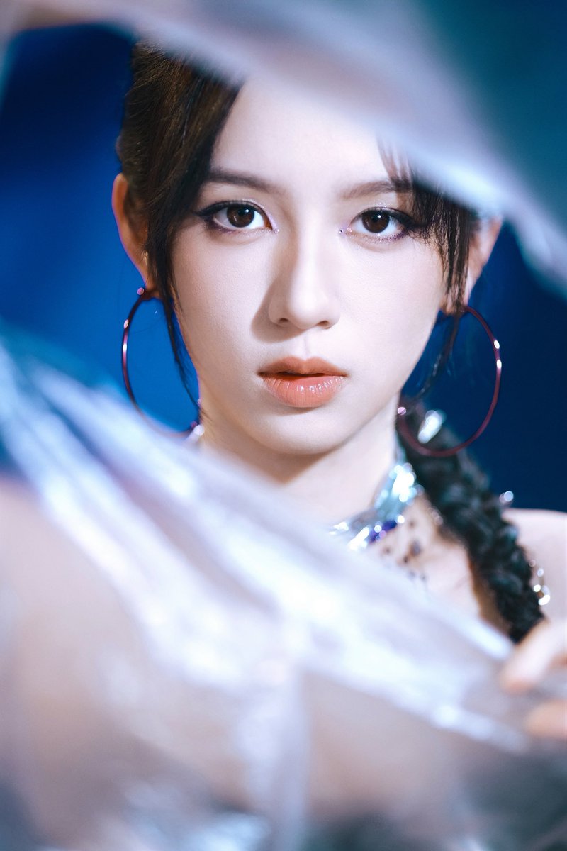 SimplyZhouYezi's tweet photo. Zhou Ye’s team finally released the outfit photoshoot HQs from today’s #Valorant event!!

💙 #zhouye https://t.co/w4yRjFfi7x