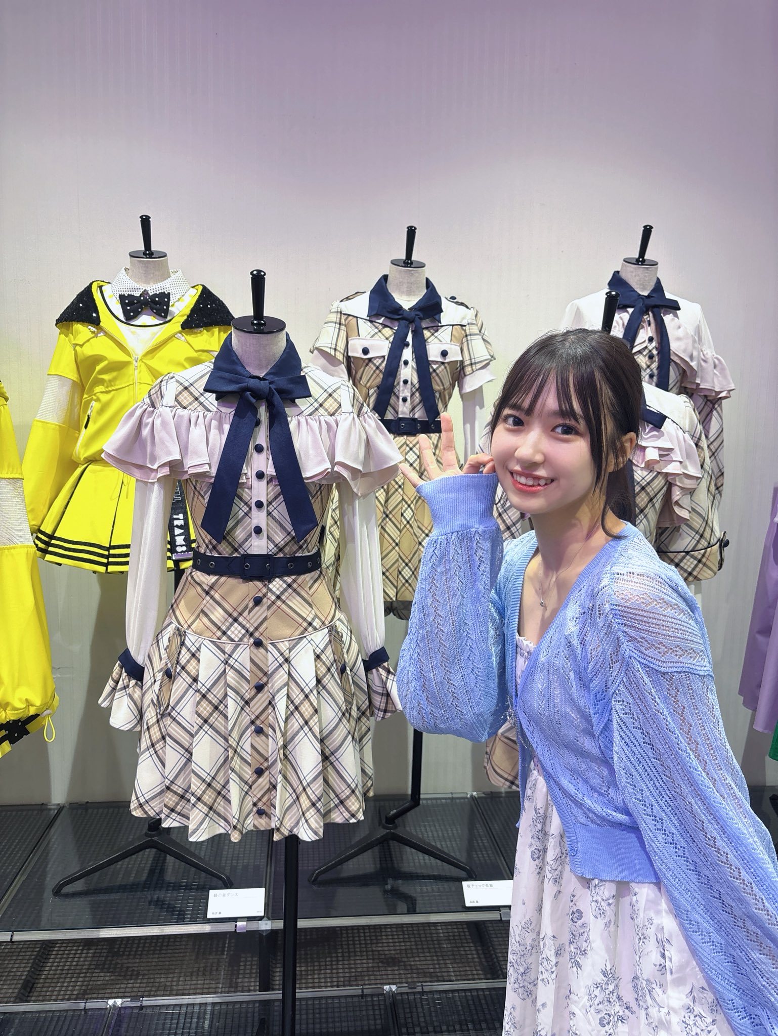 AKB48 大丸 チーム8 衣装展 衣装 キーホルダー 桜チェック レア 蜂 AKB48大衣装展～オサレカンパニーの世界～」坂口渚沙が着用し