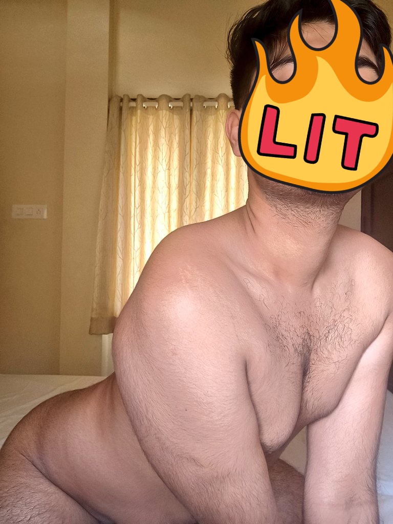 Btm's sexy isn't about a six pack, but about a chest that you can suck and grab😛😋