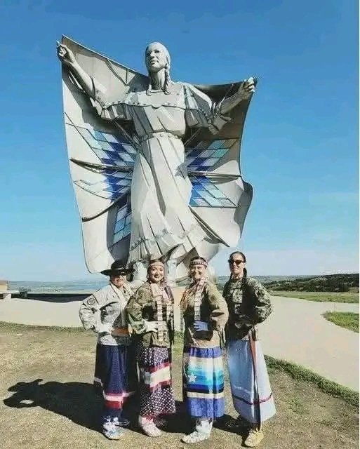 _nativeamerica's tweet photo. I don't know why this hasn't received more publicity, but this fifty-foot sculpture was unveiled recently in South https://t.co/yZdkdY0WqU's called 'Dignity' and was done by artist Dale Lamphere to honor the women of the Sioux Nation. https://t.co/WrM3VSAaCT
