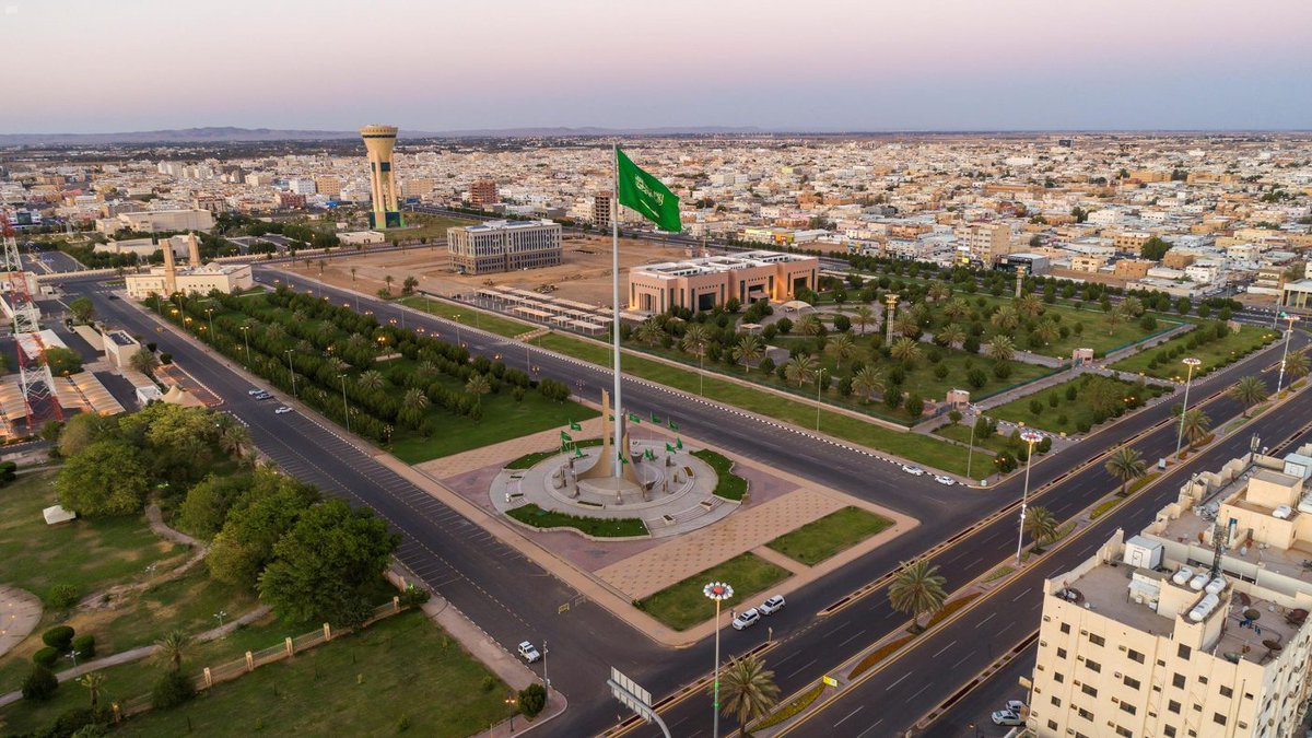 منطقة تبوك تبدأ عامها الدراسي بـ:
15,849 معلمًا ومعلمة، بينهم 6% غير سعوديين بواقع 975 معلمًا ومعلمة من جنسيات مختلفة.

الإداريون:
3,429 إداري وإدارية

المباني التعليمية:
المجموع 691 مبنى تعليمي
631 مبنى تعليمي حكومي بنسبة 91.3%

#تبوك_الزراعية 
#العودة_للدراسة