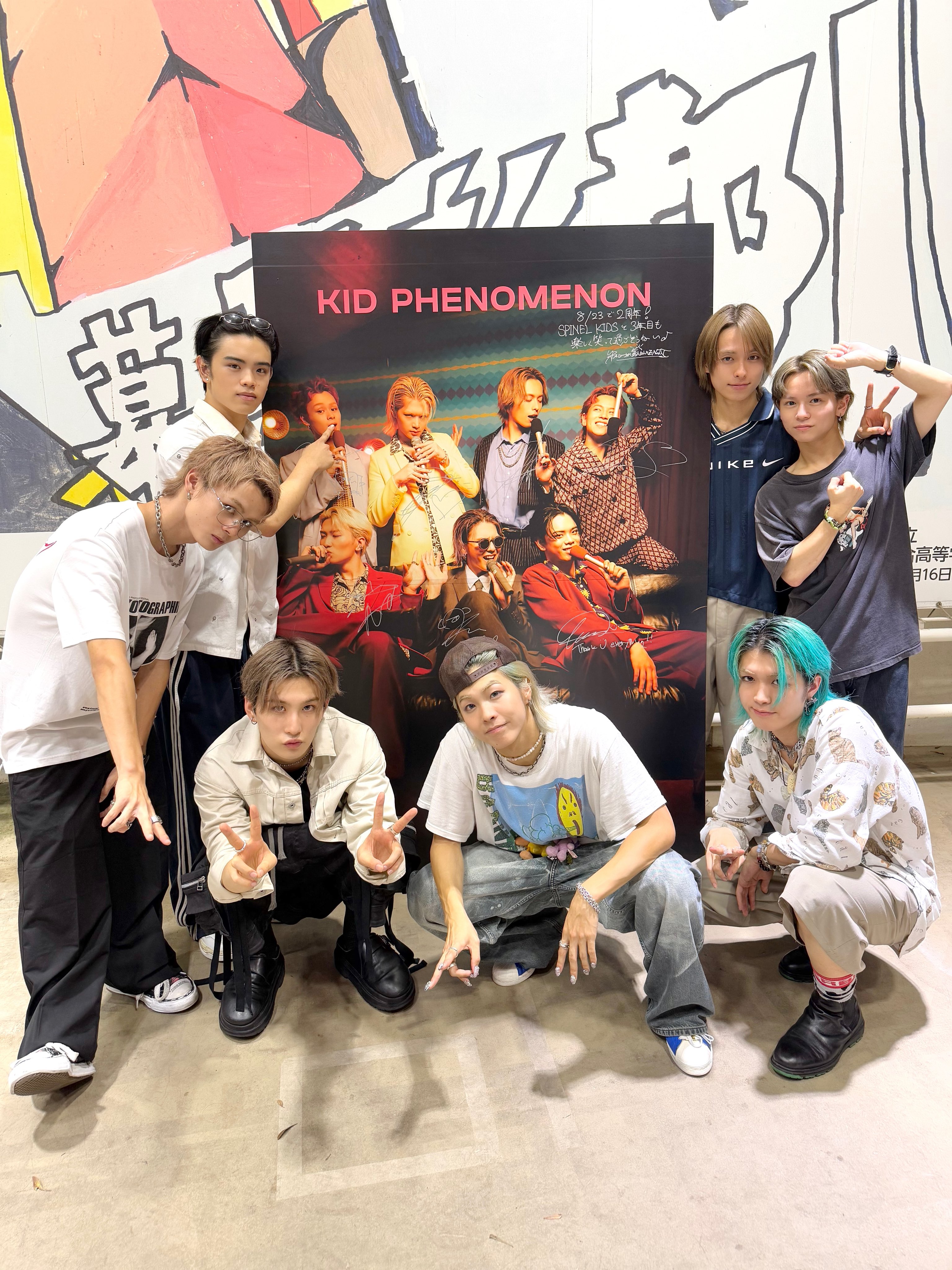 KIDPHENOMENON キッドフェノメノン サイン入りポスター Amazon