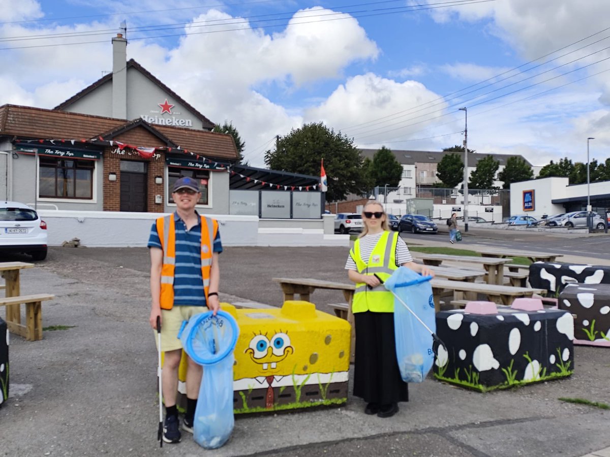Another good day’s work ✅ Even with half the crew off on their holibobs 🏖, we’re keeping Ballyphehane tidy bit by bit 💪. The Hane won’t clean itself 😉
#LoveYourHane #TidyTowns